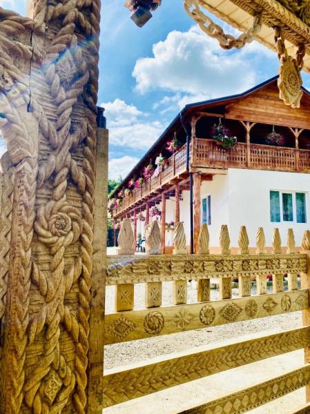 Pension FLOARE DE MARAMURES from Vadu Izei, Maramureș picture 2