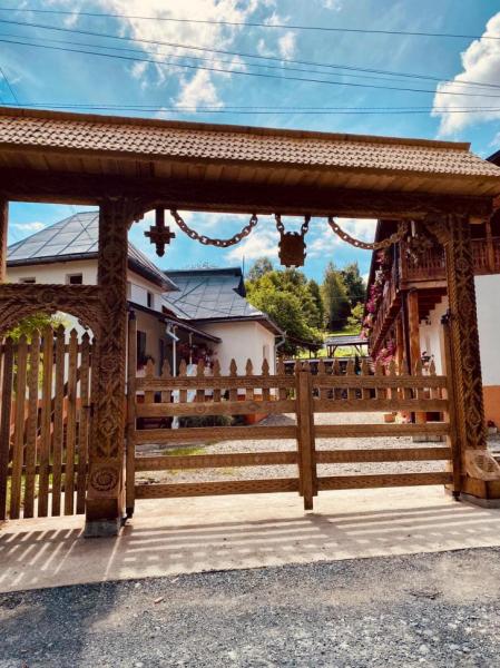 Pension FLOARE DE MARAMURES from Vadu Izei, Maramureș picture 4
