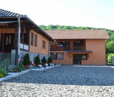Pension_CASA-CEZAR-BARSANA~1